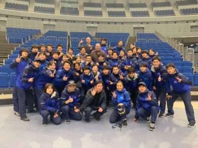 体育研究発表実演会の会場で救護所を展開し、学生と教員（救急救命士）が会場の安心安全を守っています。