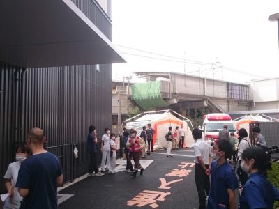災害拠点病院での防災訓練に参加し実際の災害時に対応できる人材育成をしています。