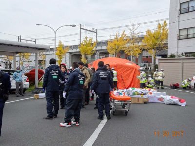 青葉消防署と青葉警察署、YMATと合同で多数傷病者・テロ対策の訓練を行っています。