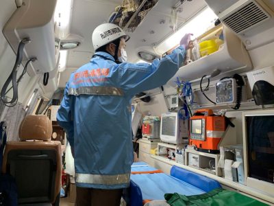 出動前の車内点検を体験させて頂きました。市民の方々の命を守るために、資器材の点検はとても重要であることを改めて学びました。