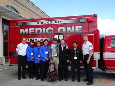 エイドカー（EMTが乗る救急車）とMedic One（Paramedicが乗る救急車）に同乗し、救急現場活動を見学します。