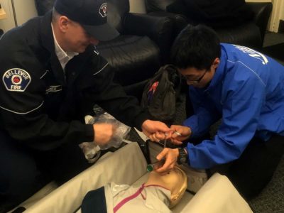 消防署でParamedicに救急資機材や救急処置に関する手技について、指導して頂きました。