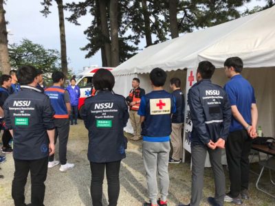 小田原日本赤十字の方々と一緒にイベント救護を行っています。5月に北条五代祭、8月に酒匂川花火大会、11月に小田原ツーデーマーチの救護に当たっています。